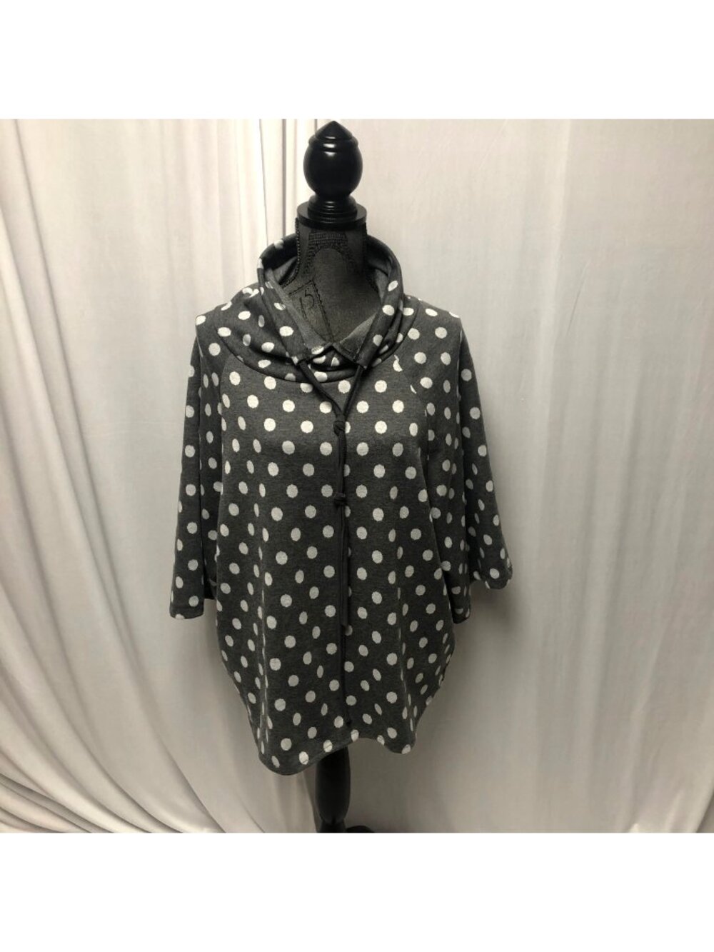 Arianna by Howards Sweatshirt Womens Size Small Medium Gray White Polka Dot Top